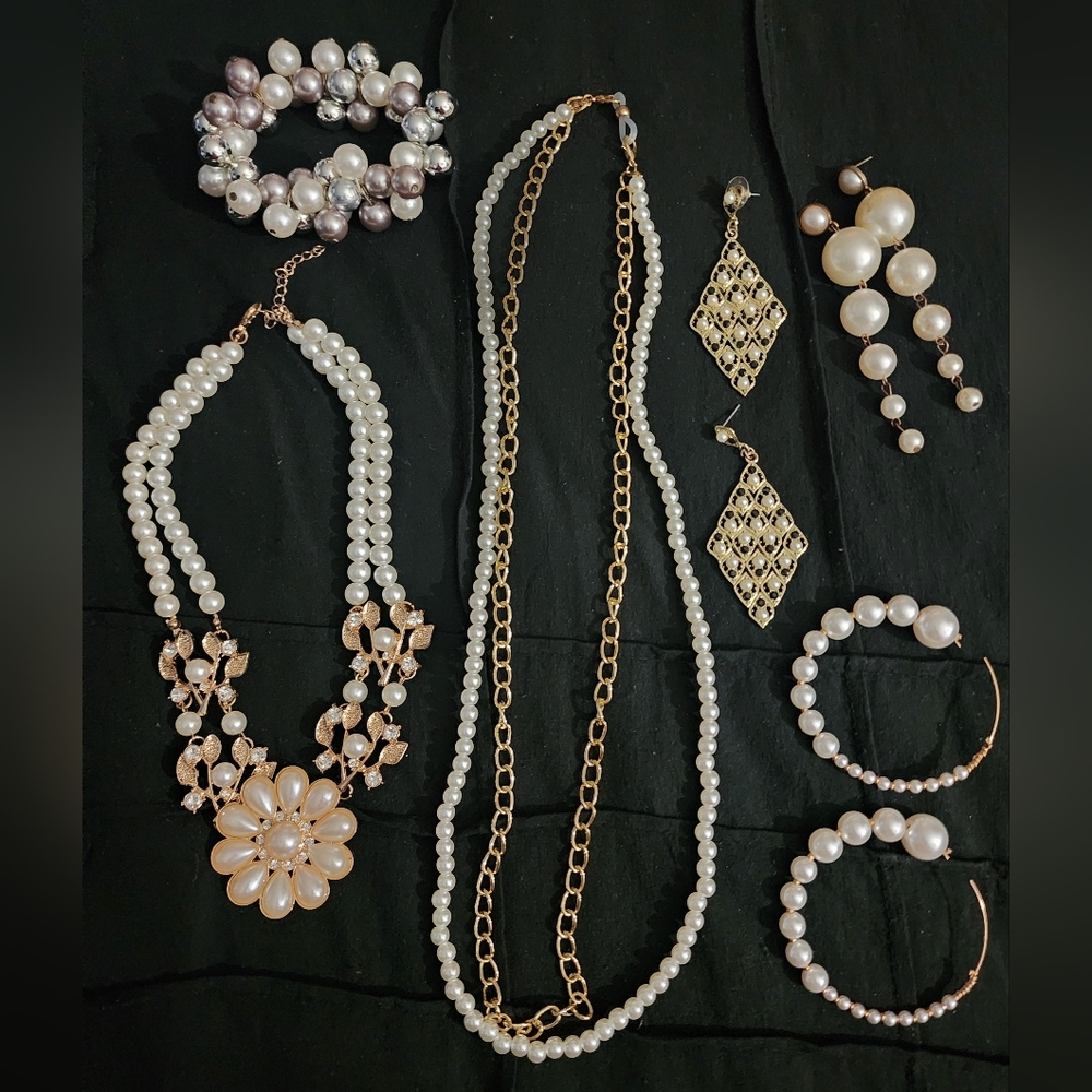 Elegant Pearl And Gold Jewelry Bundle